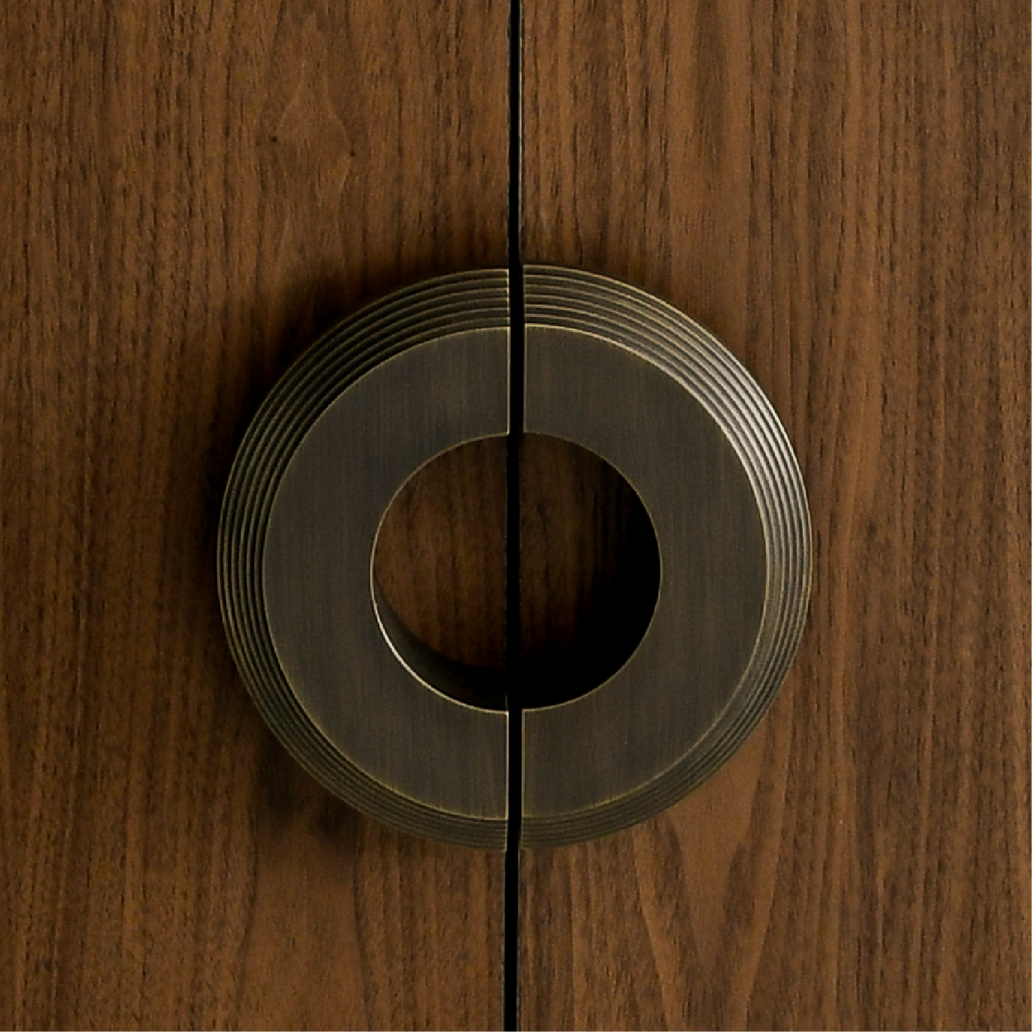 Victoria Stepped C-Pull Handle