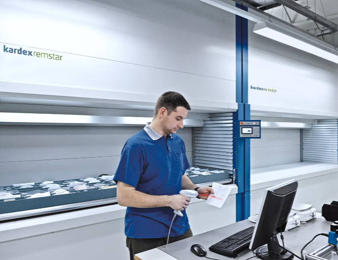 Worker uses Kardex Remstar VLM to work efficiently