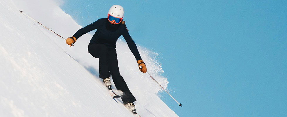 SKI JACKETS VS SNOWBOARD JACKETS: KEY DIFFERENCES