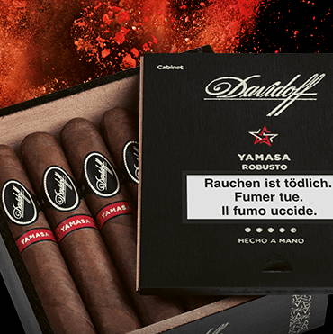 Eine geöffnete Kiste mit Davidoff Yamasá-Zigarren drin.