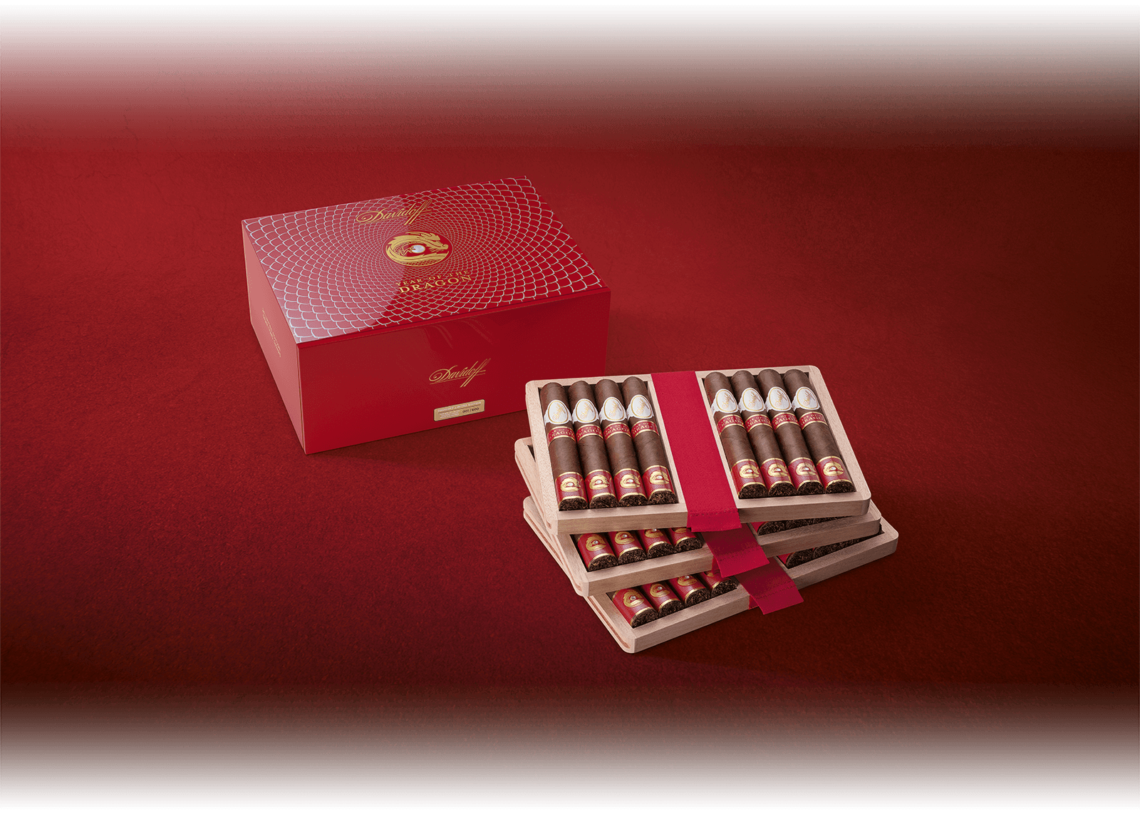 Die Davidoff Year of the Dragon Flagship Exclusive Gran-Toro-Zigarren in ihrer geöffneten Kiste.