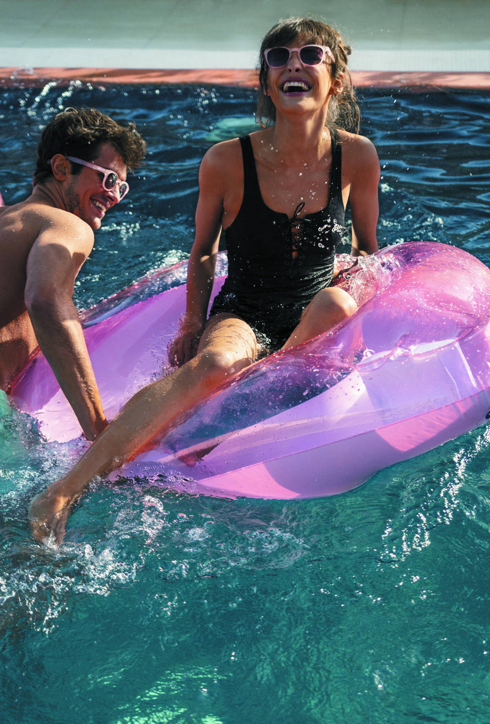 IZIPIZI x Sunnylife Collaboration Sunglasses Pool Floats