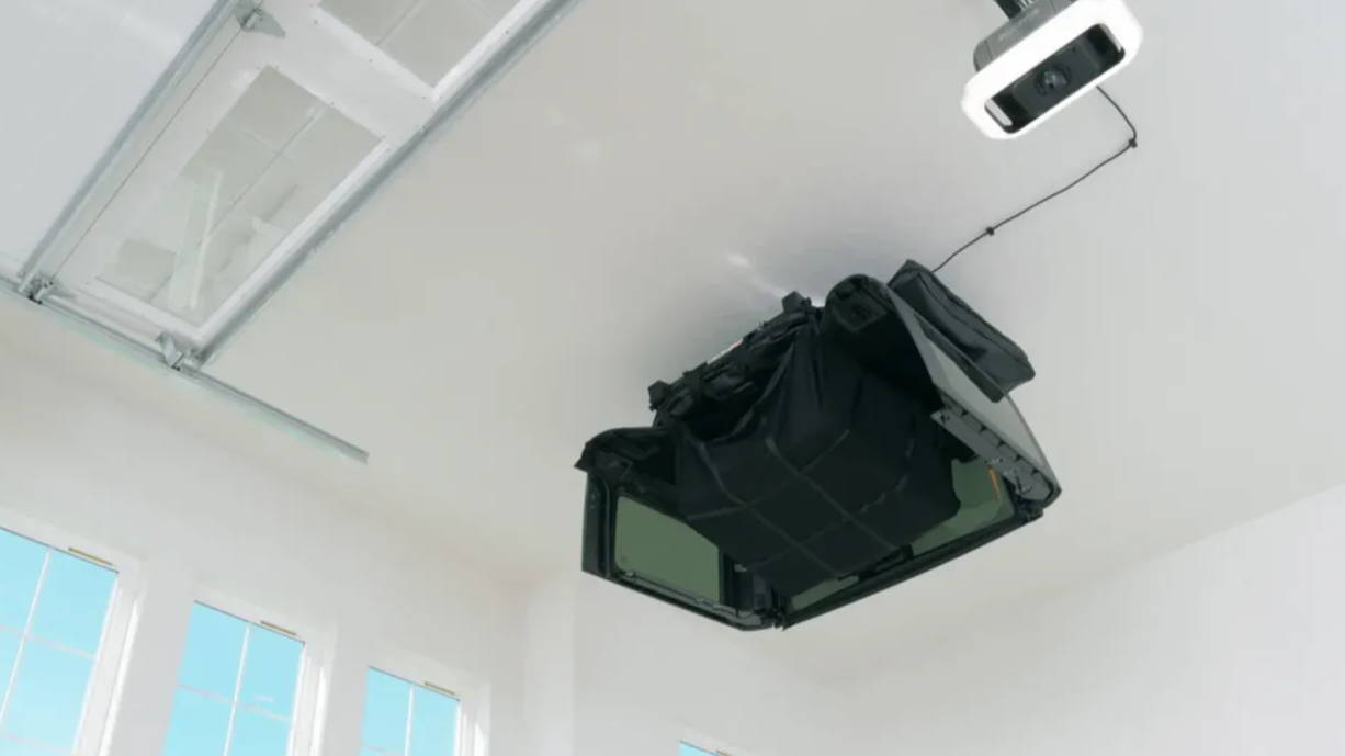 SmarterHome Hard Top Lifter - Bronco hoisting the hard top to the ceiling