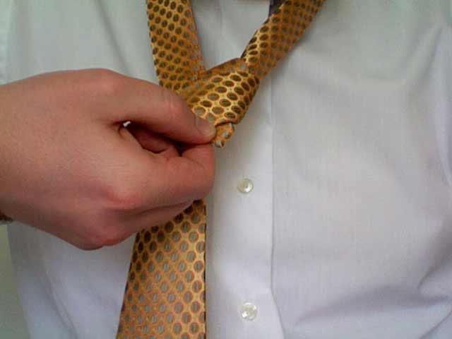 How to tie a half windsor knot step 9