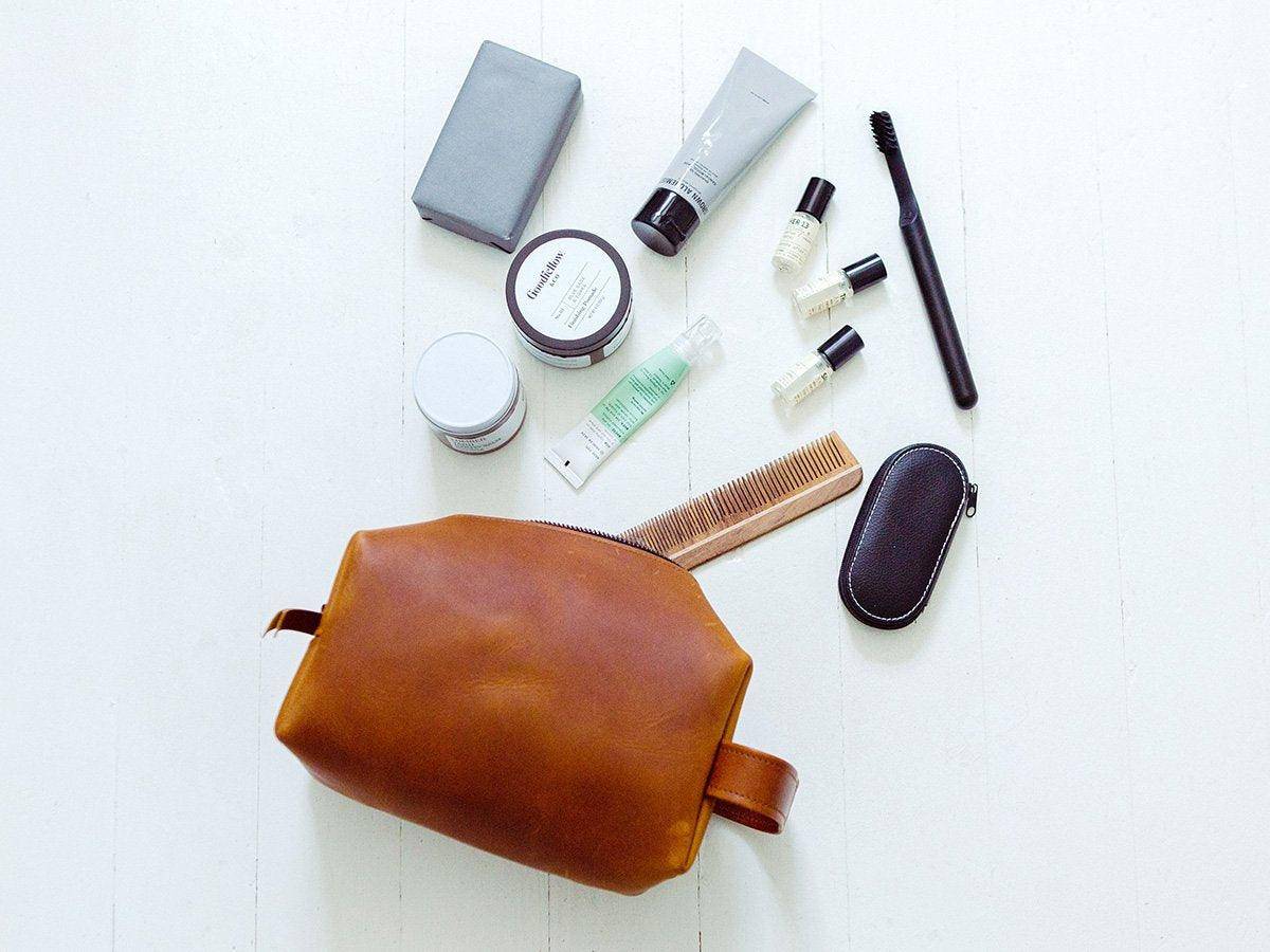 TAN LEATHER DOPP KIT WITH HANDLE