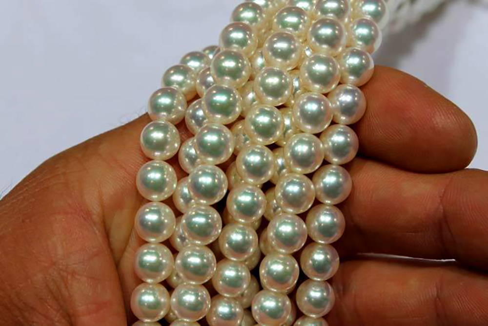 Hanadama vs AAA Quality Akoiya Pearls: Hanadma Pearl Close-Up