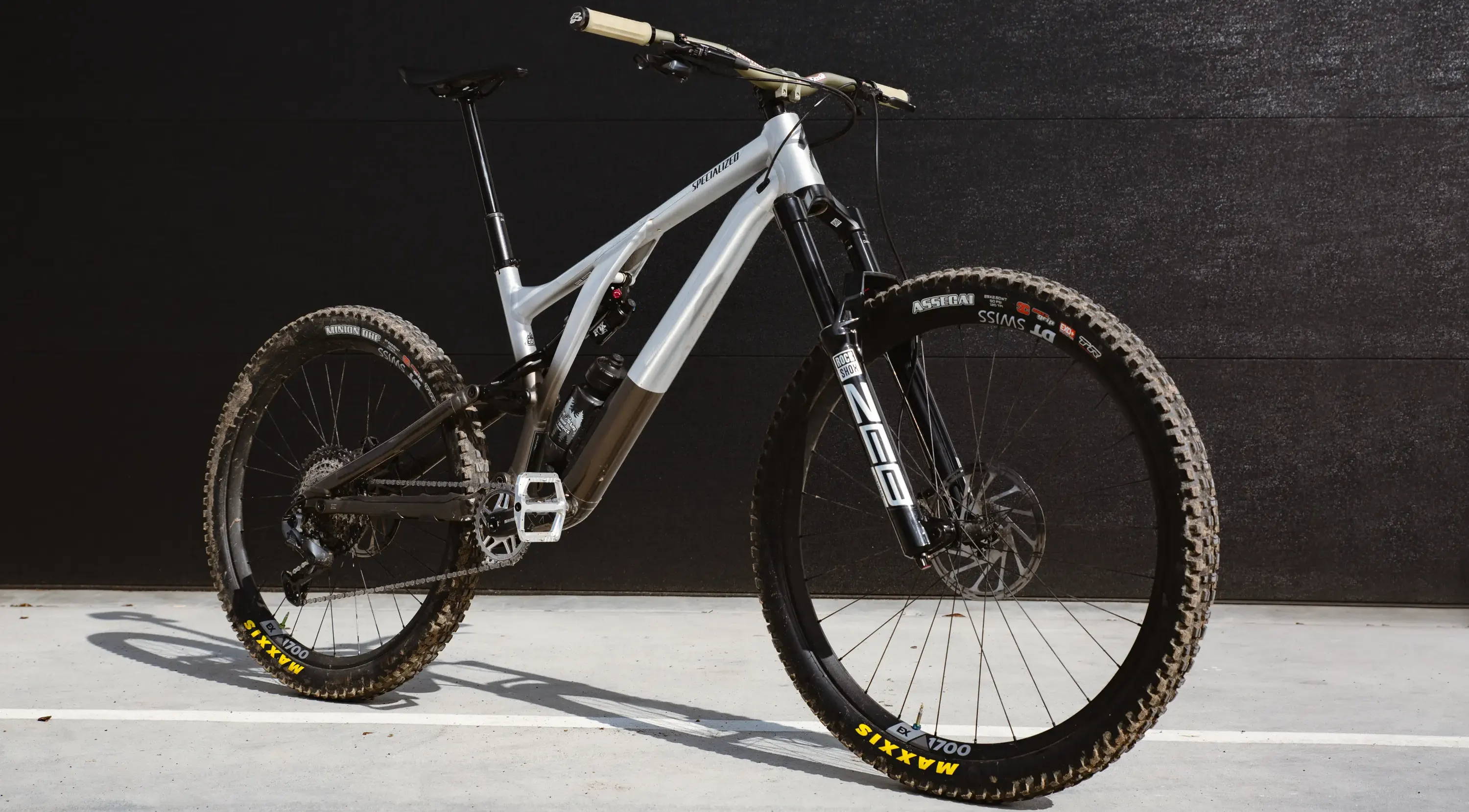 custom specialized stumpjumper evo alloy mountain bike with mullet wheels