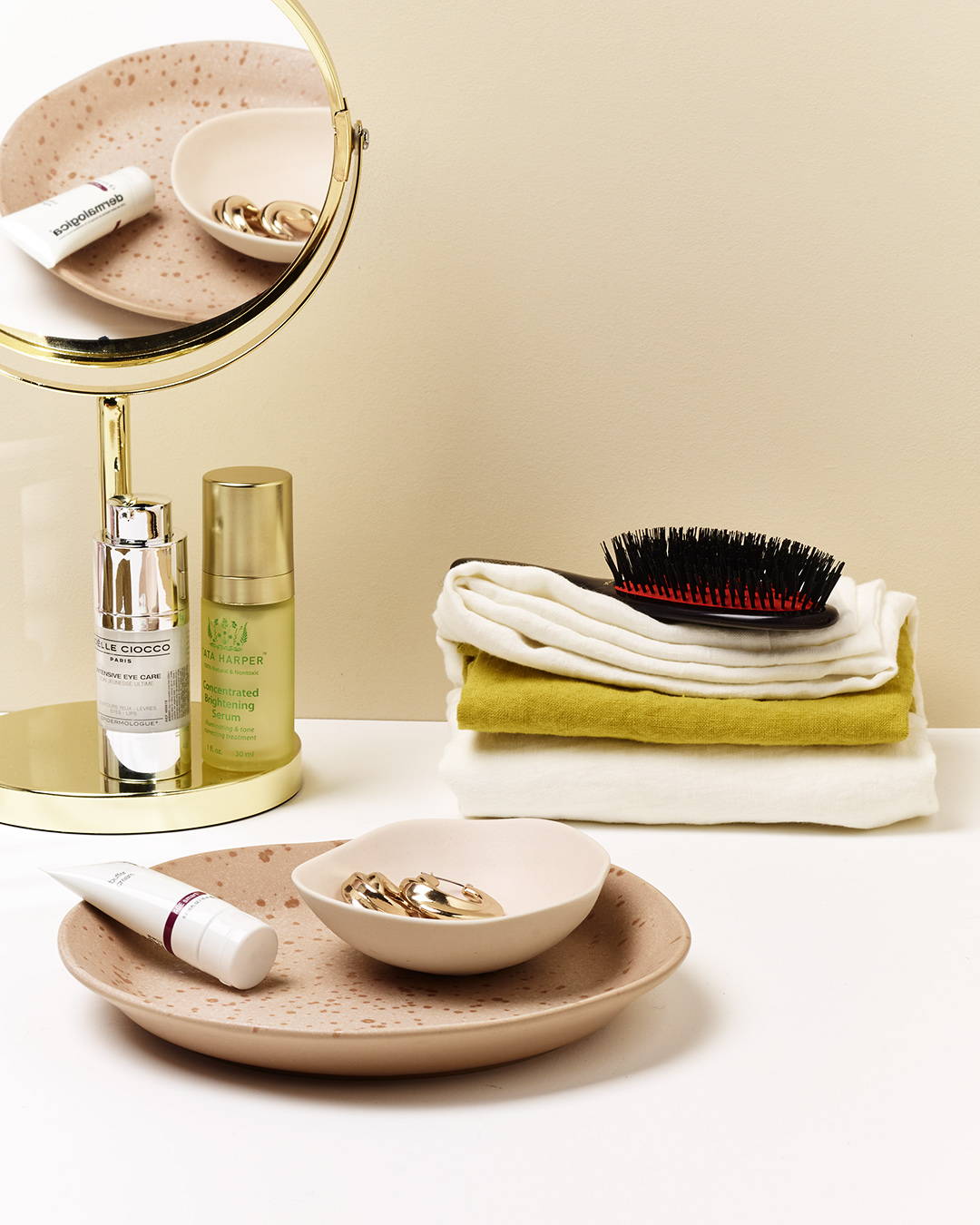 Sérum anti-taches Tata Harper, contour des yeux anti-âge Joelle Ciocco et soin anti-âge au rétinol de Dermalogica 