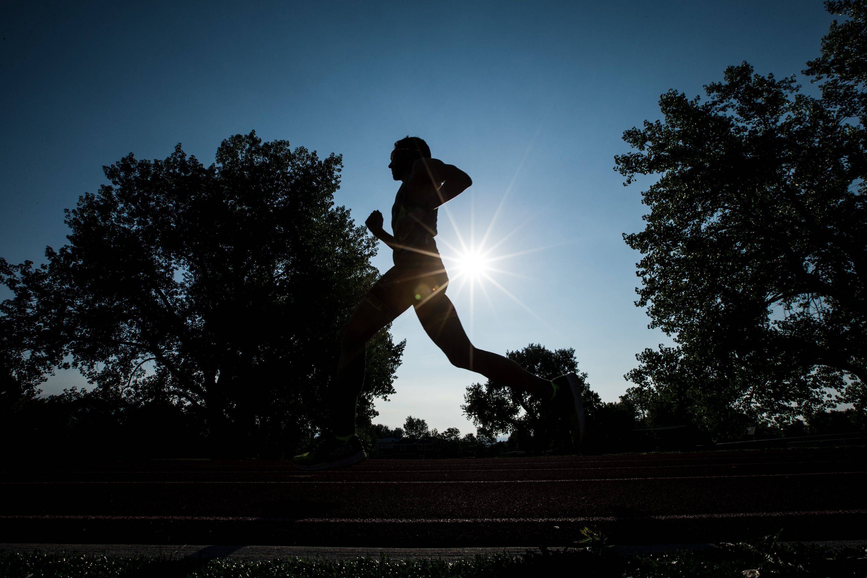 Eduardo running silhouette