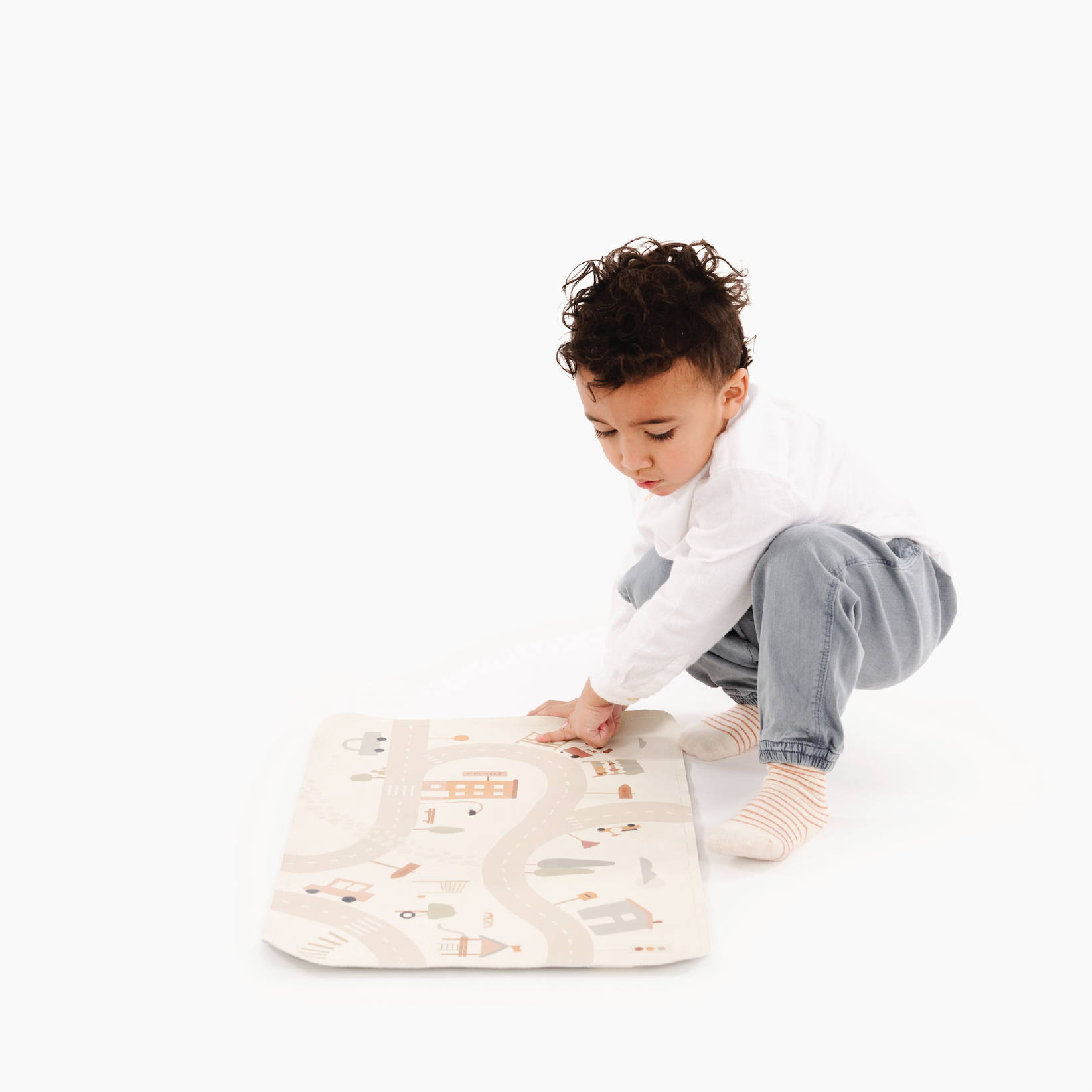 Kid playing with Gathre Playmat