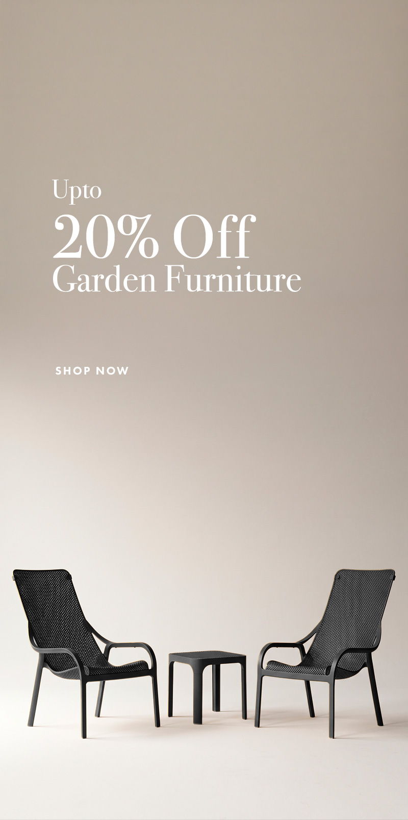 Let lounge chairs in antracite and a black net 40 table