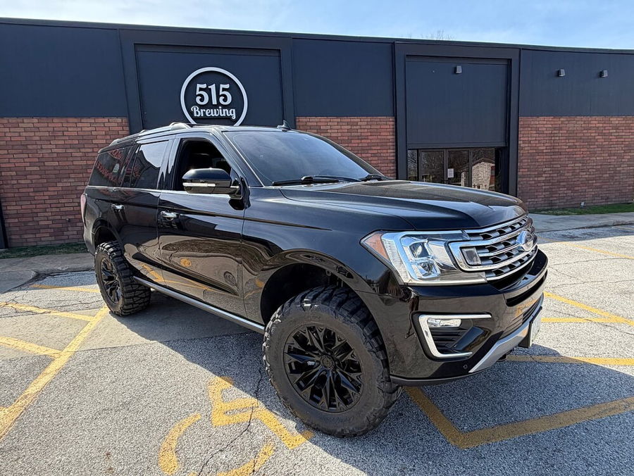 Front-three-quarter view Troy's black 2018 Ford Expedition in parking lot before 515 Brewing building gallery photo 10