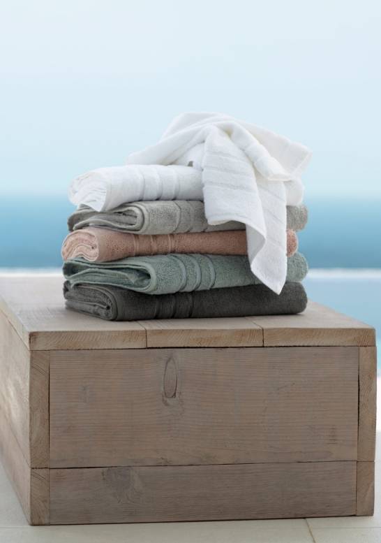 pilha de toalhas de banho
