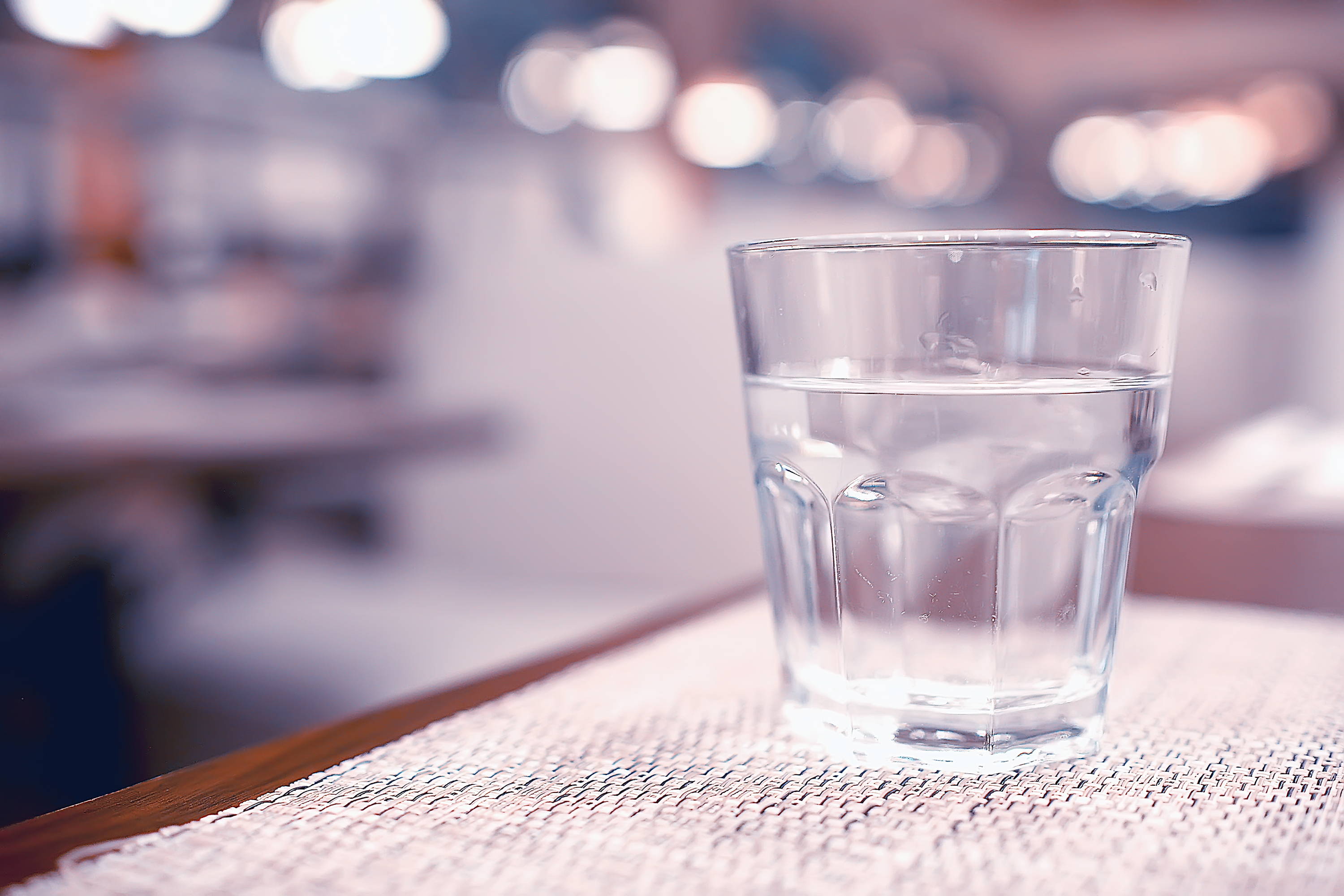 UV-behandeling helpt restaurants veilig water te serveren