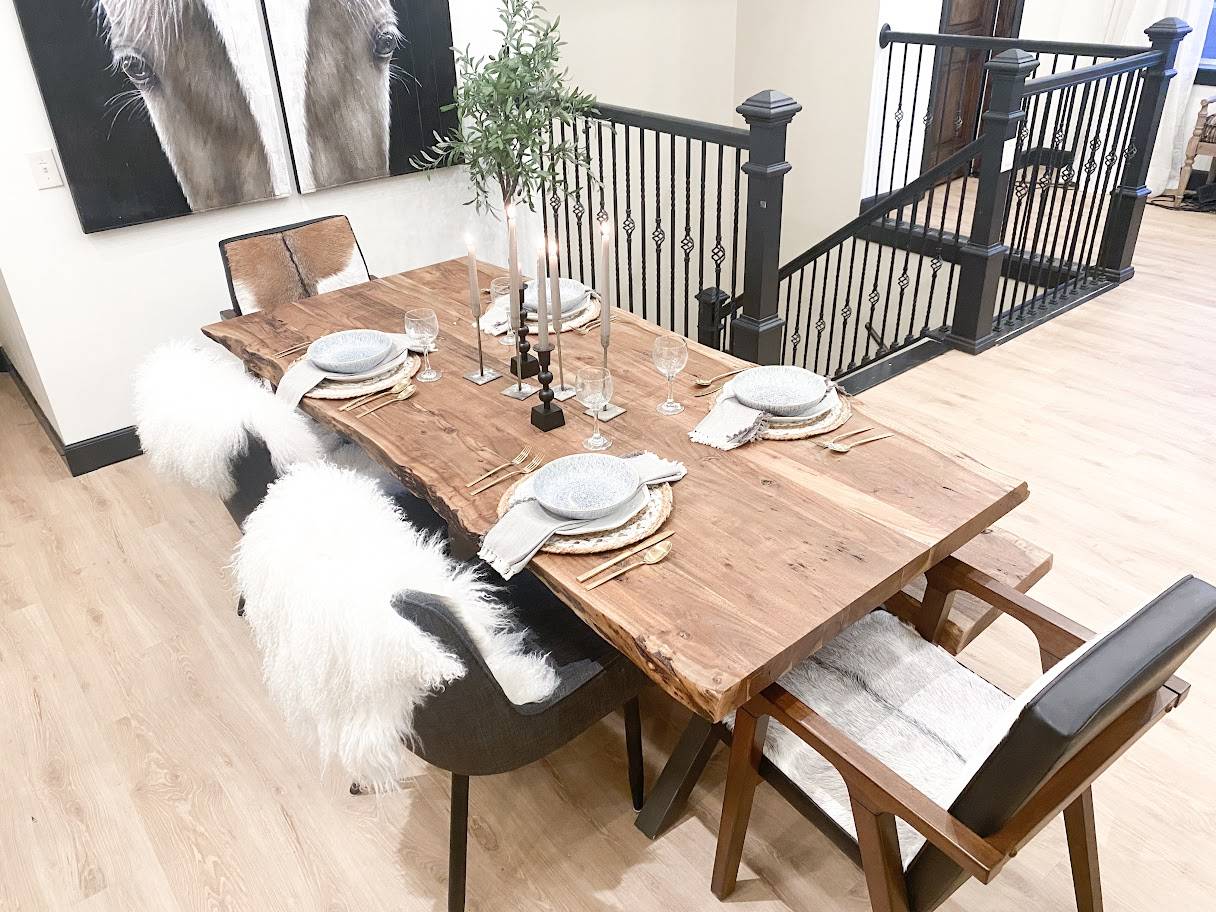 Kitchen table and chairs in Calgary
