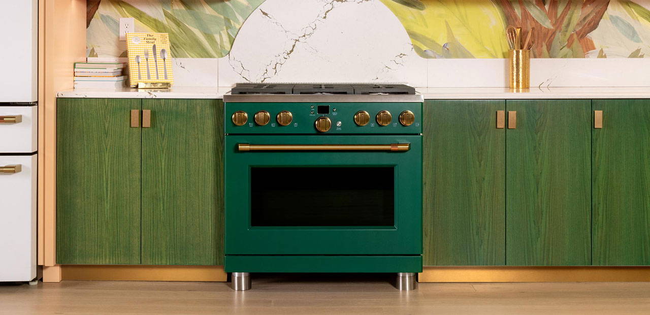Emerald Green Range in Kitchen