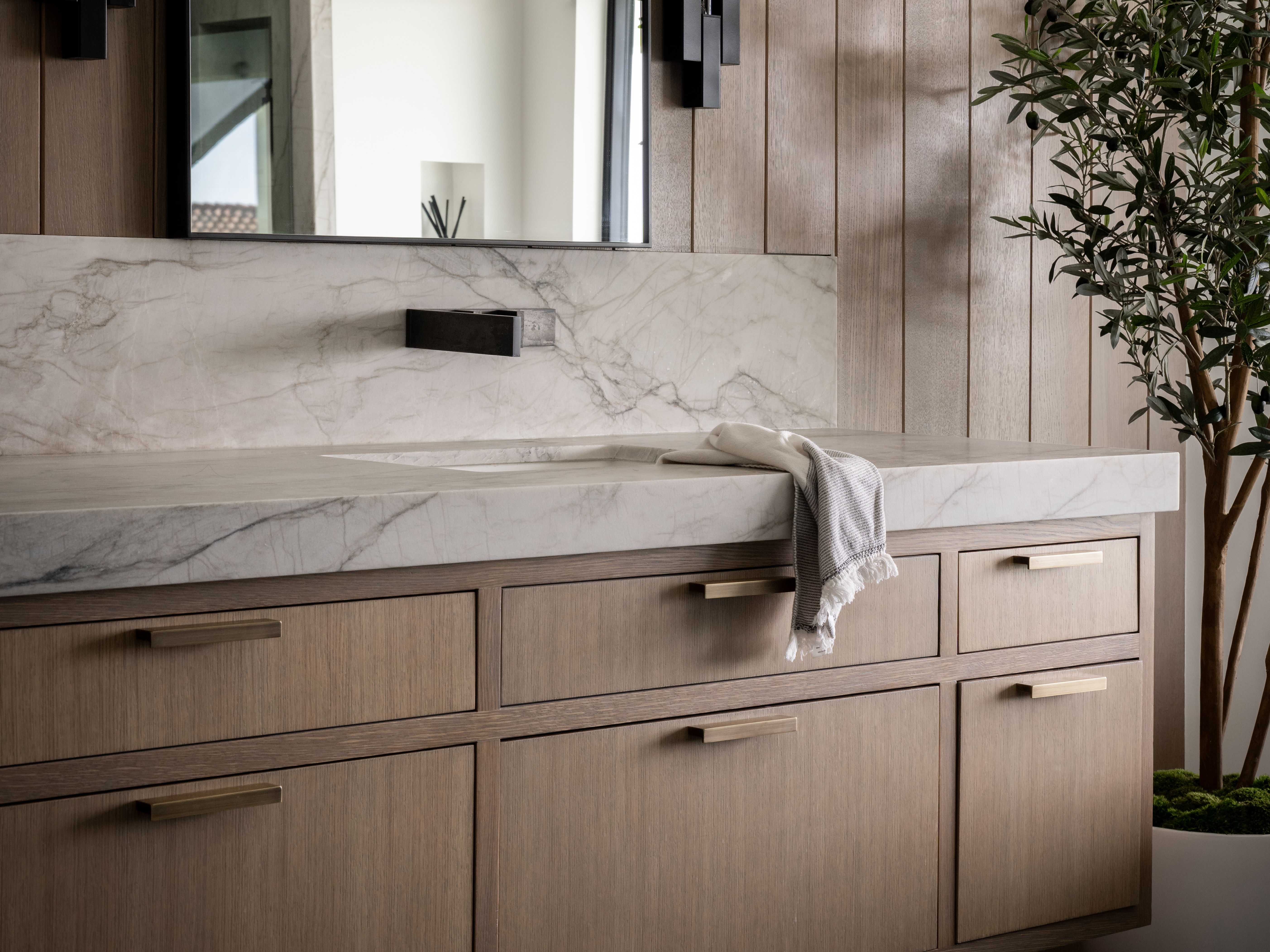 Create a Luxury Spa Bathroom at Home_Smart Studio Design
