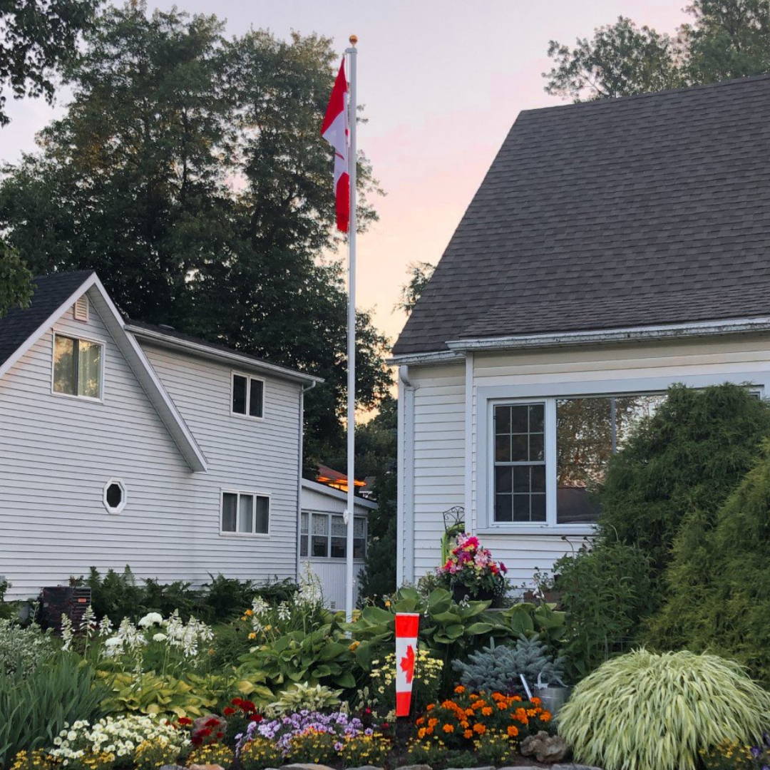 Outdoor heavy duty steel flagpole for residential use. Canadiana Flag provides durable flagpoles to pair with your Canadian flag.  
