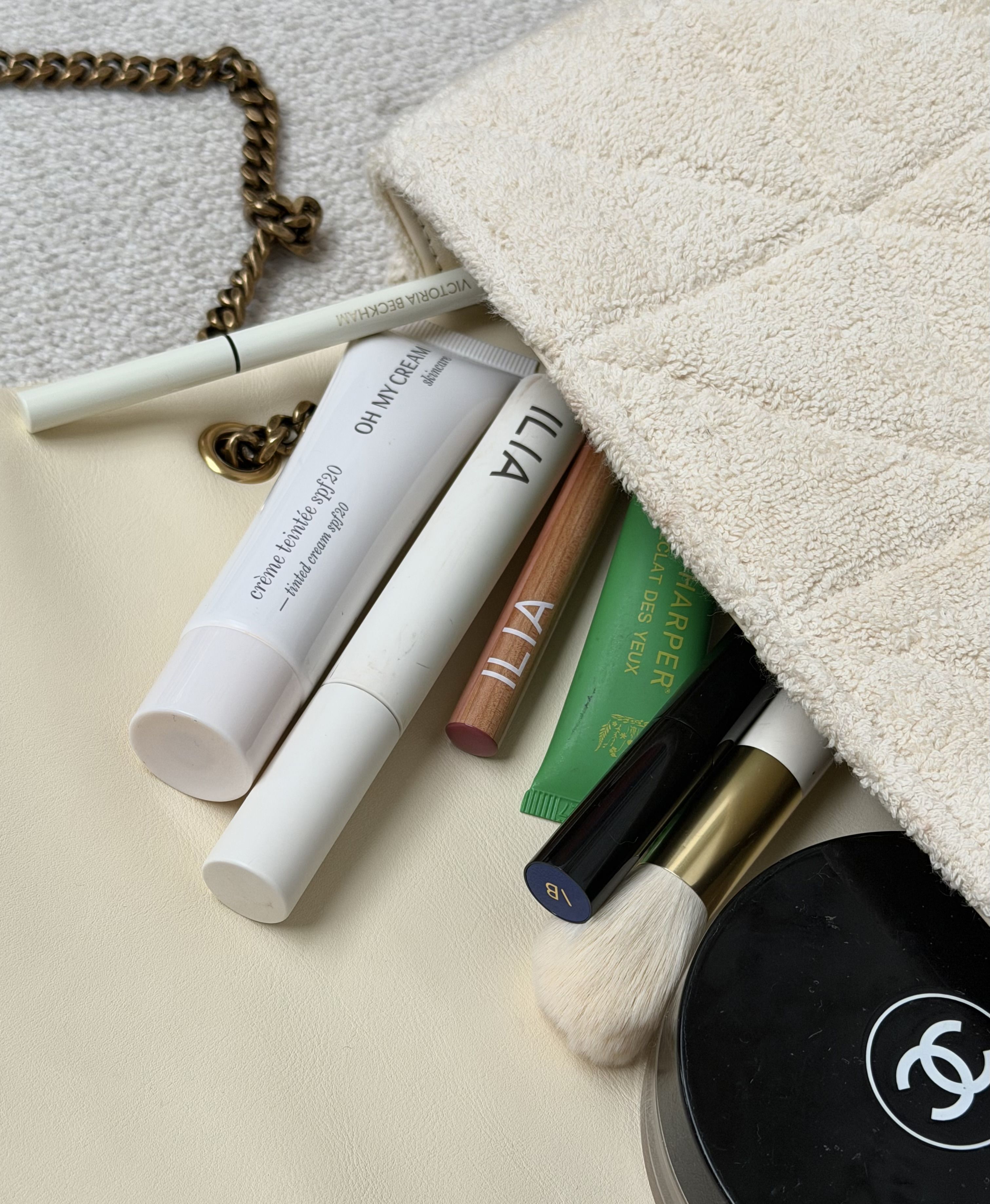 #seo:DariiaDay_5_makeupcase