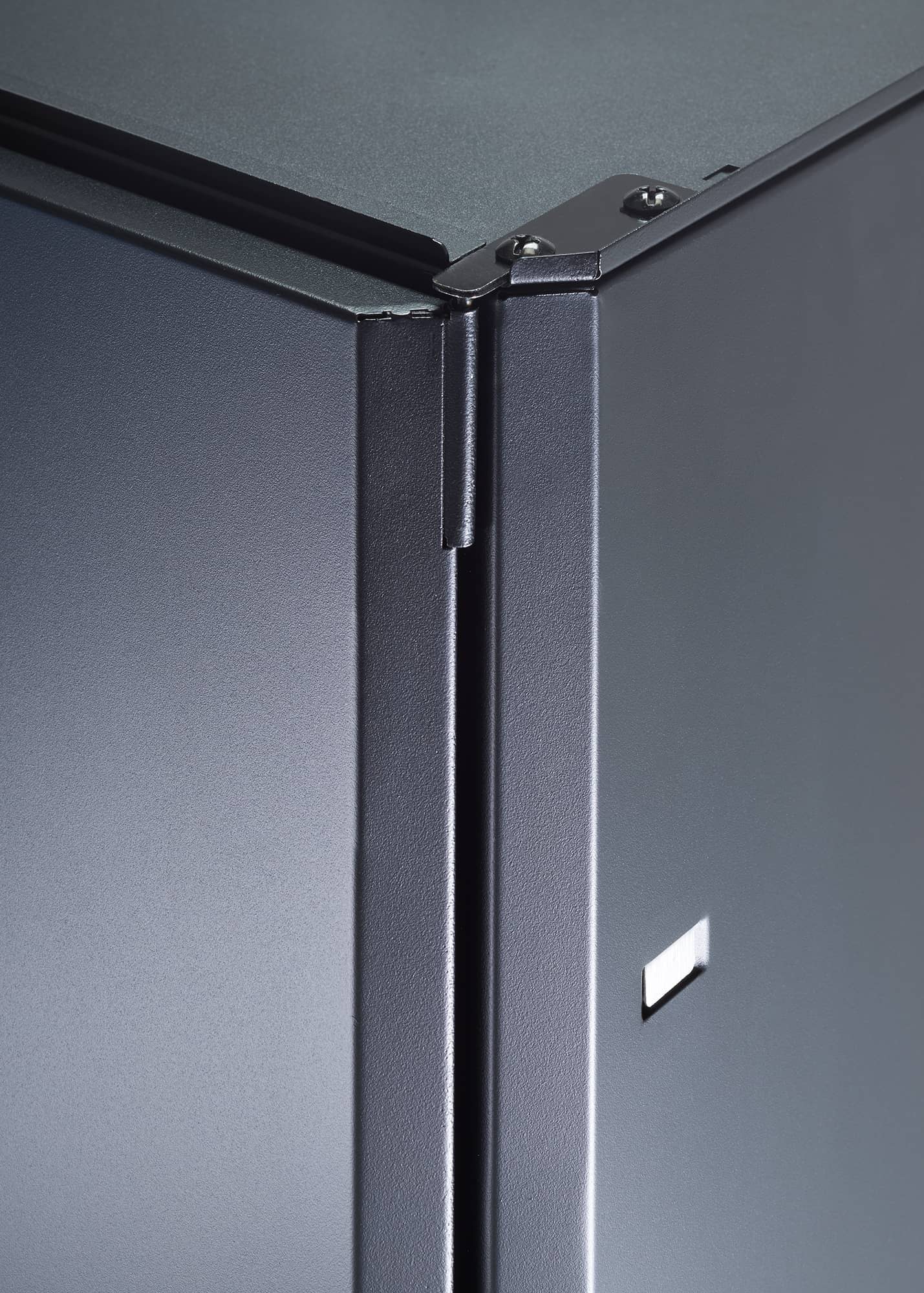 smooth edge of the cabinet