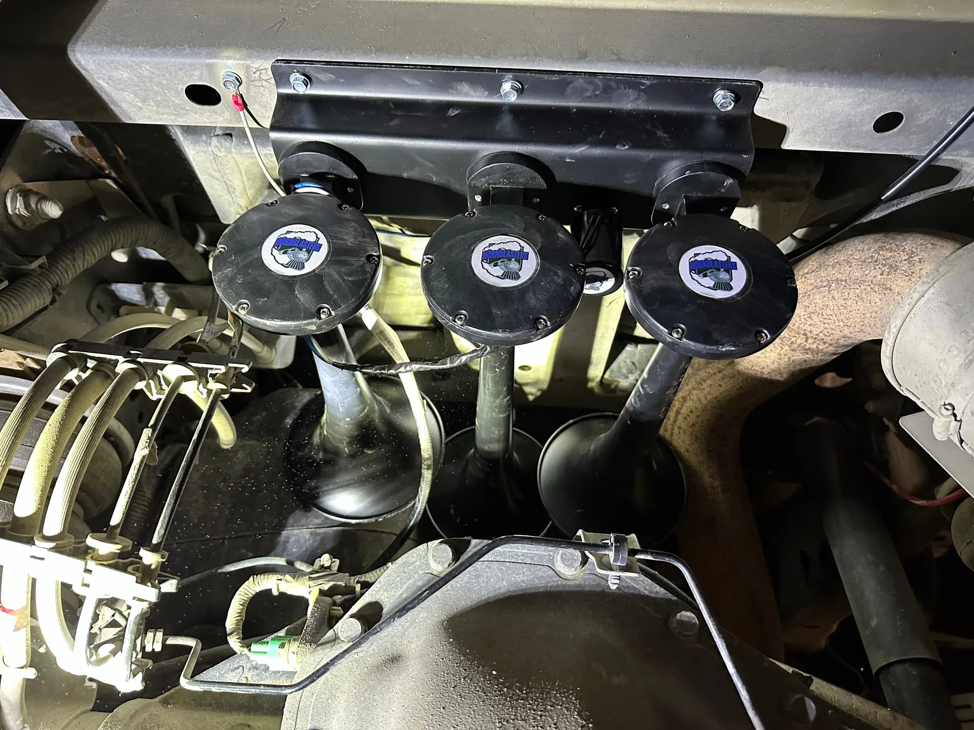 Flatlaw 3-Liter Train Horn Kit installed on a 2021 Ford F350