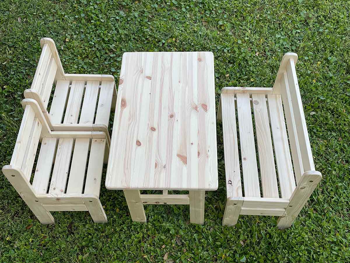 a2 disain puidust m-ngumaja Natural lastemööbel- laud, 2 tooli ja pink murul