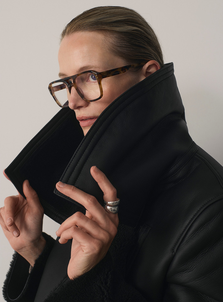 Model wearing Alteri Coat