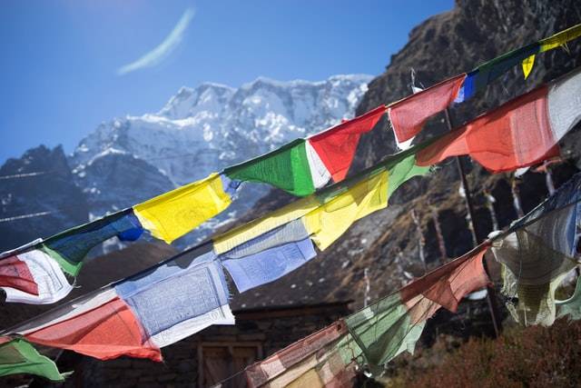 Introducción a las banderas de oración tibetanas | muka-yoga
