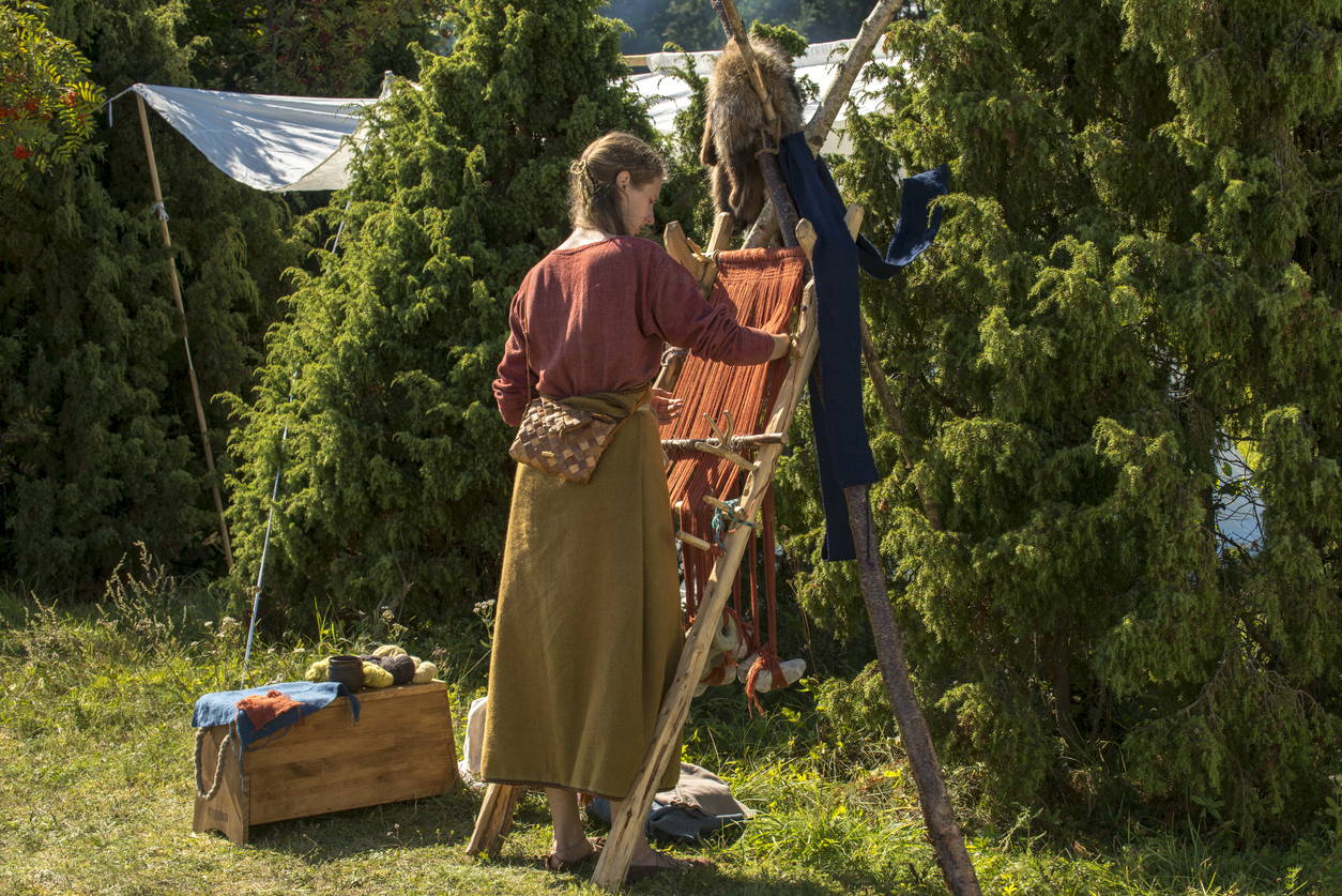 Viking women and children KS2