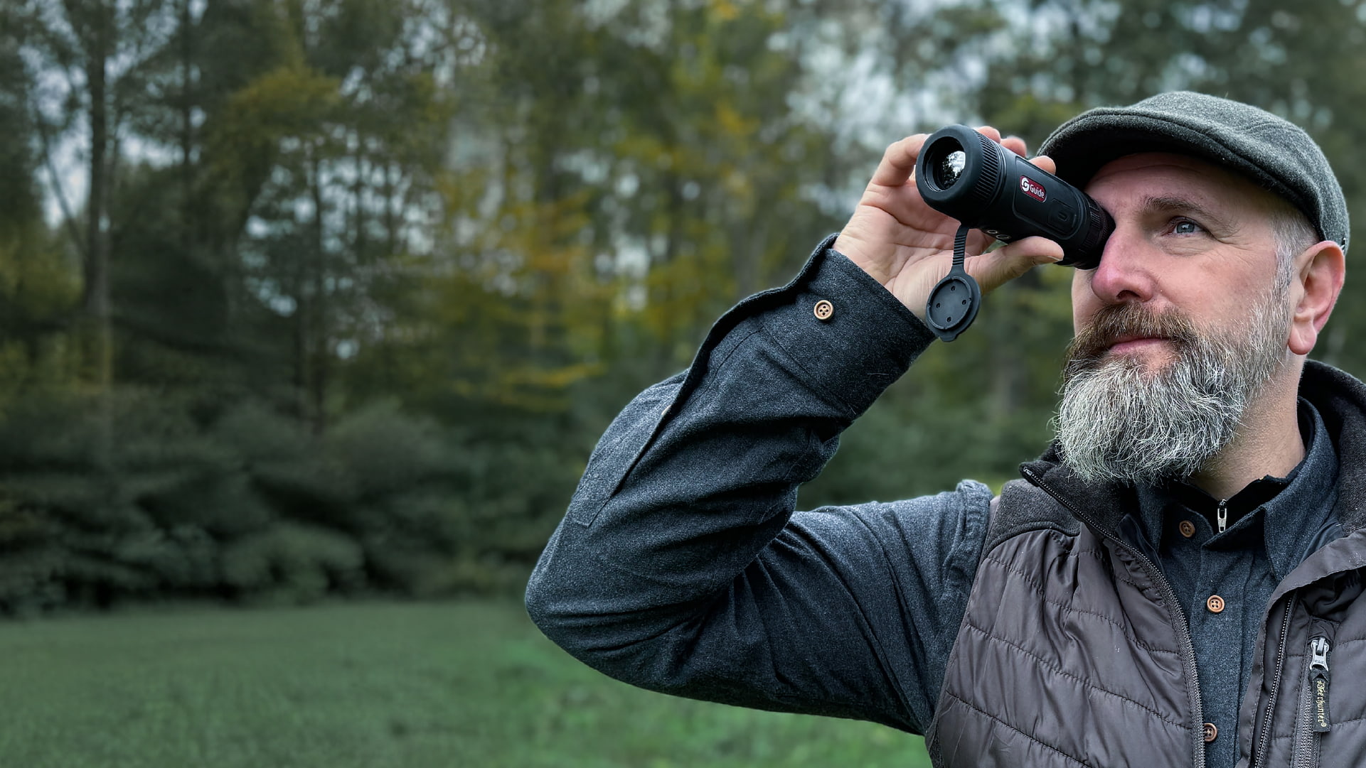 Guide TE210S thermal monocular used for outdoor observation