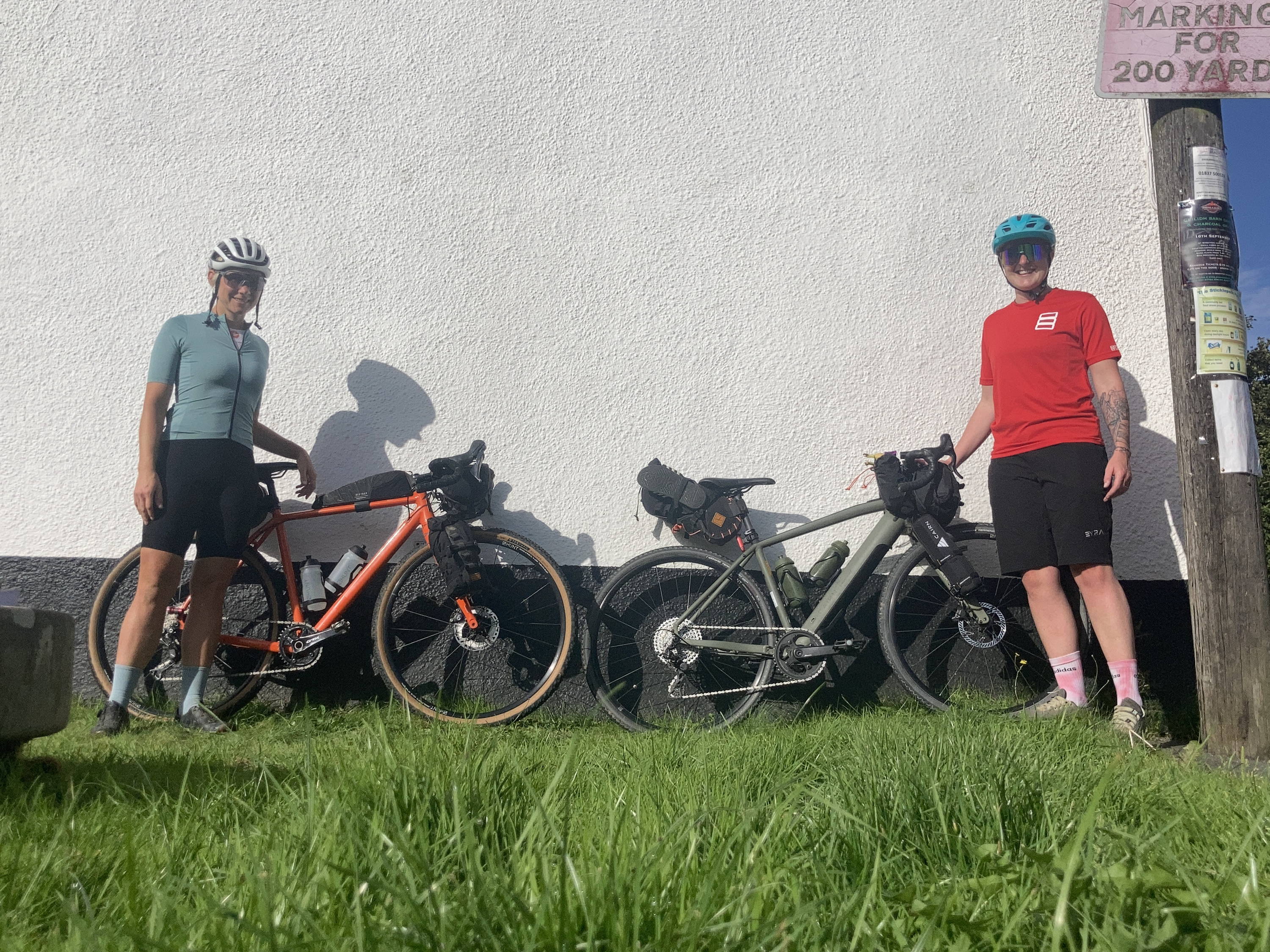 Amber and Claire before their Bikepacking adventure