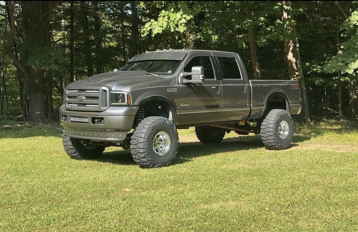 2006 Ford F250 with Conductor’s Special 2HB Spare Tire Delete Kit and S6 upgrade installed