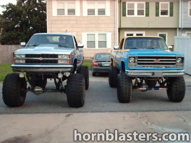 Front-three-quarter view Bubba's 1978 Chevrolet K10 pickup HornBlasters Shocker XL and Nathan AirChime K5 train horns featured install gallery photo 1