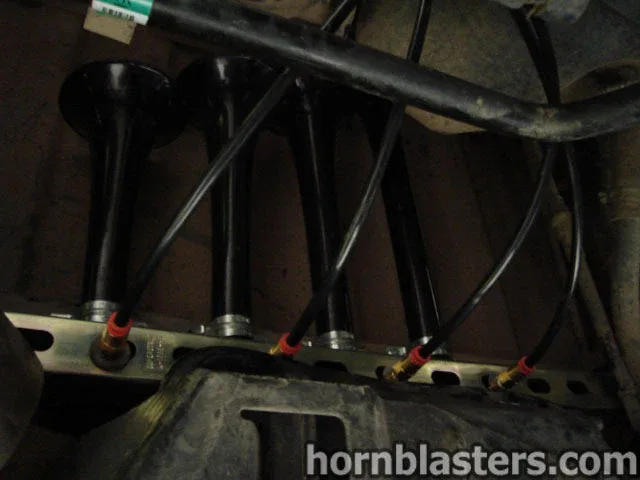 Jesse's 2010 Hummer H3T Train Horn Install