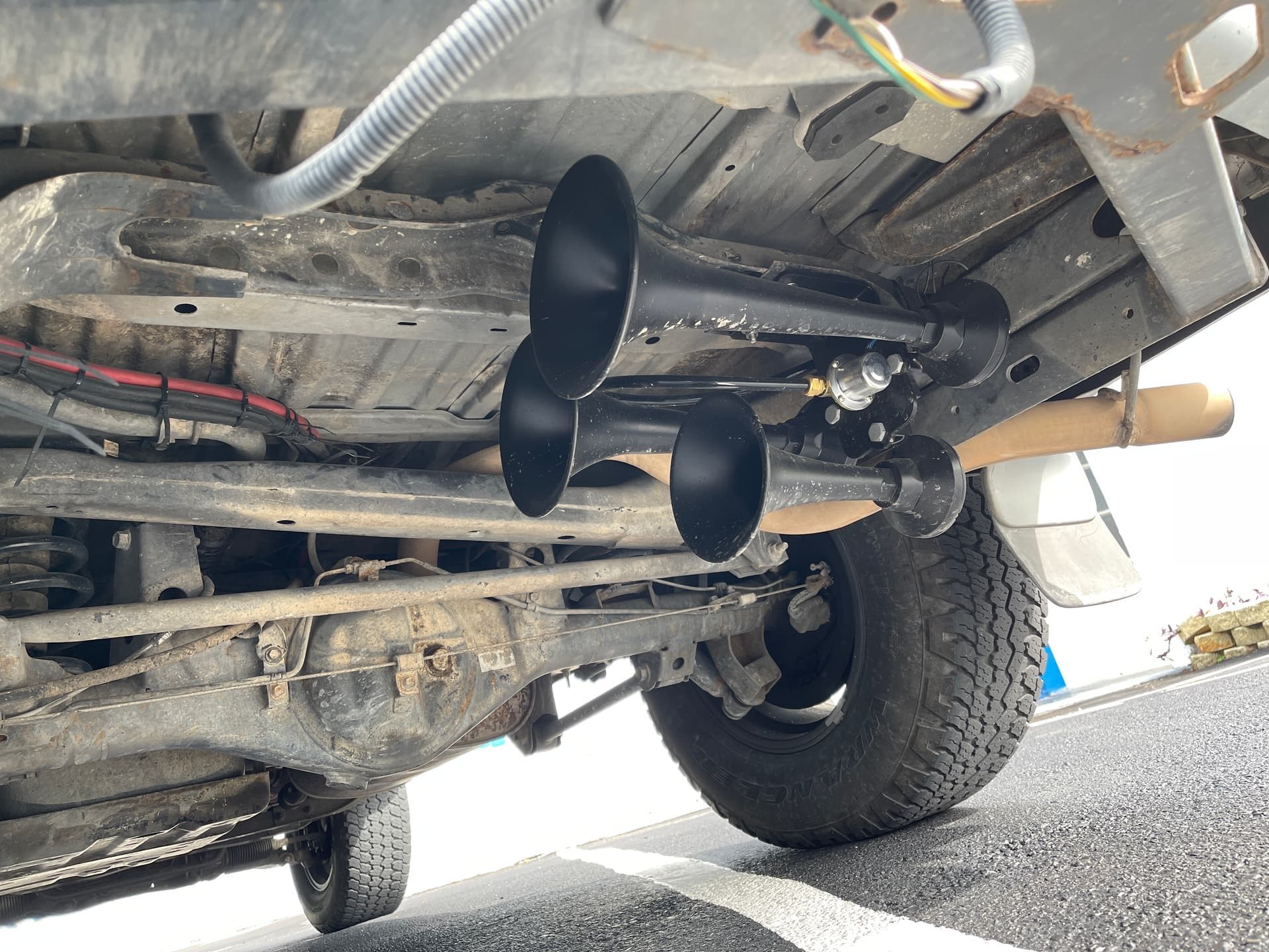 Taylor's 1999 Toyota 4Runner Train Horn Install