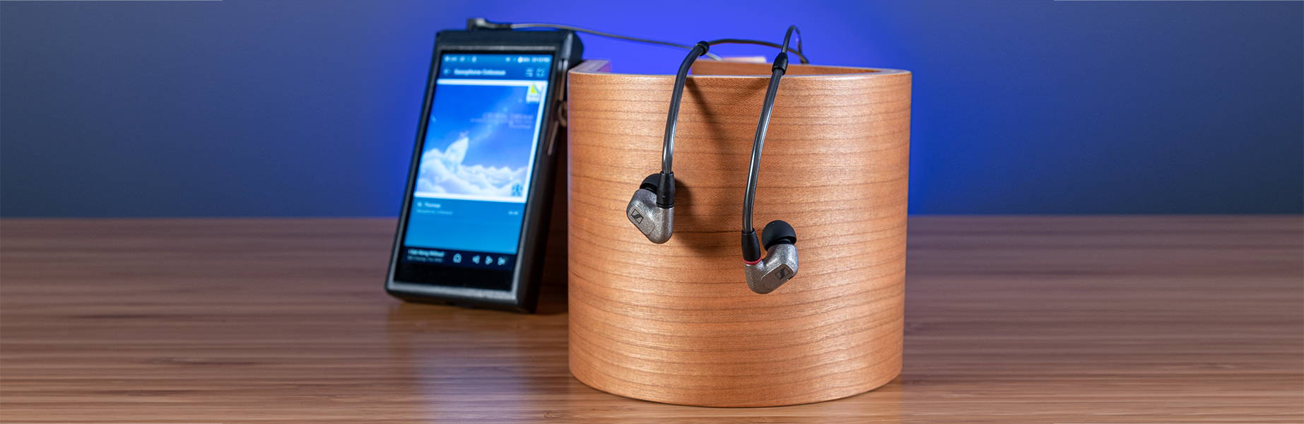 Sennheiser IE 600 and Astell&Kern KAN Alpha DAP on a table