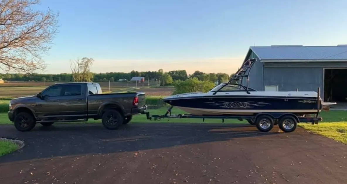 Grey Ram and Wakeboat HD256