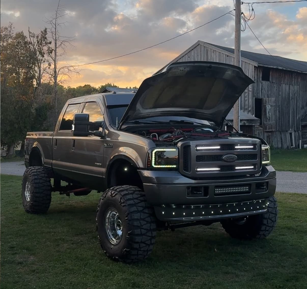 2006 Ford F250 with Conductor’s Special 2HB Spare Tire Delete Kit and S6 upgrade installed