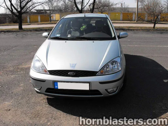 Exterior three-quarter view of Zsolt's 2004 Ford Focus with HornBlasters Shocker XL train horn featured customer install gallery photo 1