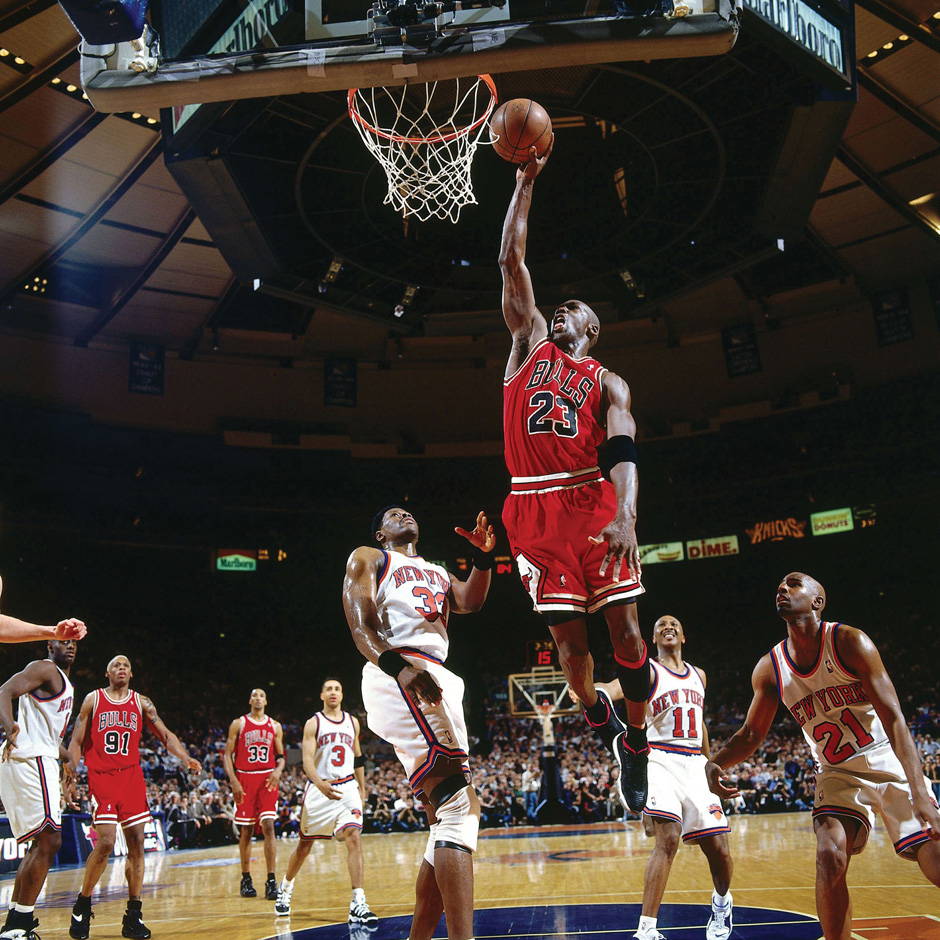 michael jordan dunking a basketball