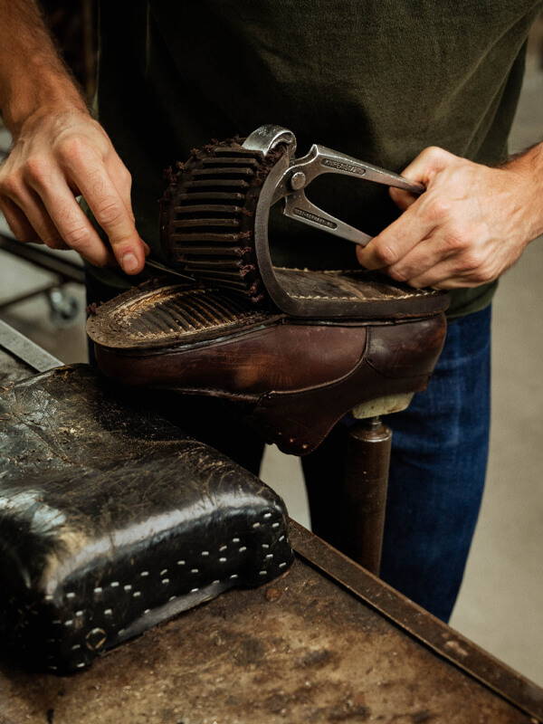 Paraboot under construction: rubber soles in the factory.