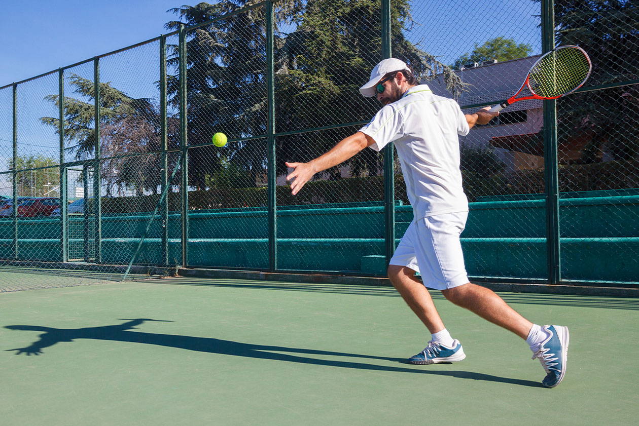 Aantrekkelijk zijn aantrekkelijk Microcomputer prachtig How Does Your Brain Respond to a Tennis Ball Moving over 100 MPH? –  Holabird Sports