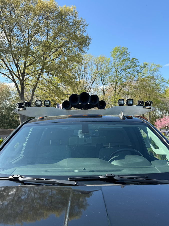 Front-three-quarter Glenn's 2020 Chevrolet Silverado 6500HD medium-duty truck HornBlasters Nathan AirChime K5LA locomotive train horn featured customer install gallery photo 1