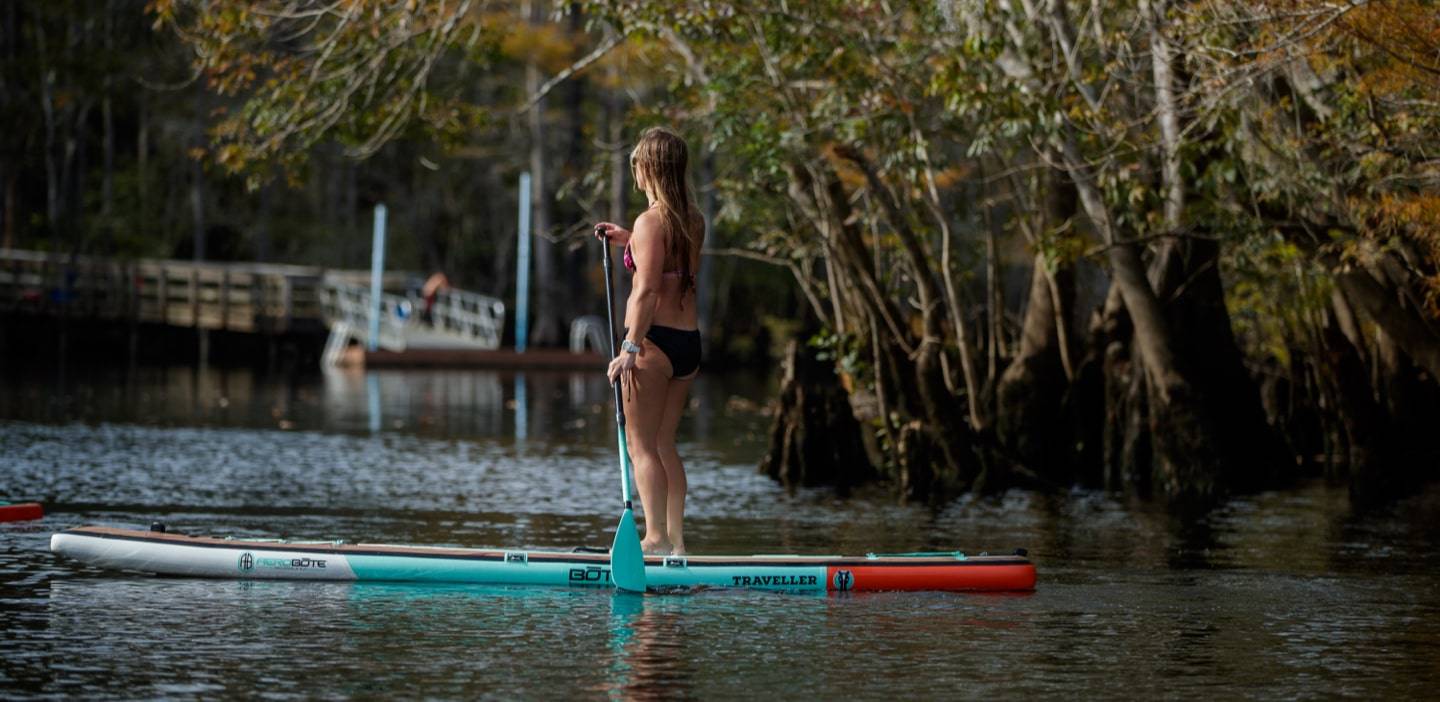 Woman paddling the Traveller Aero Classic Teak