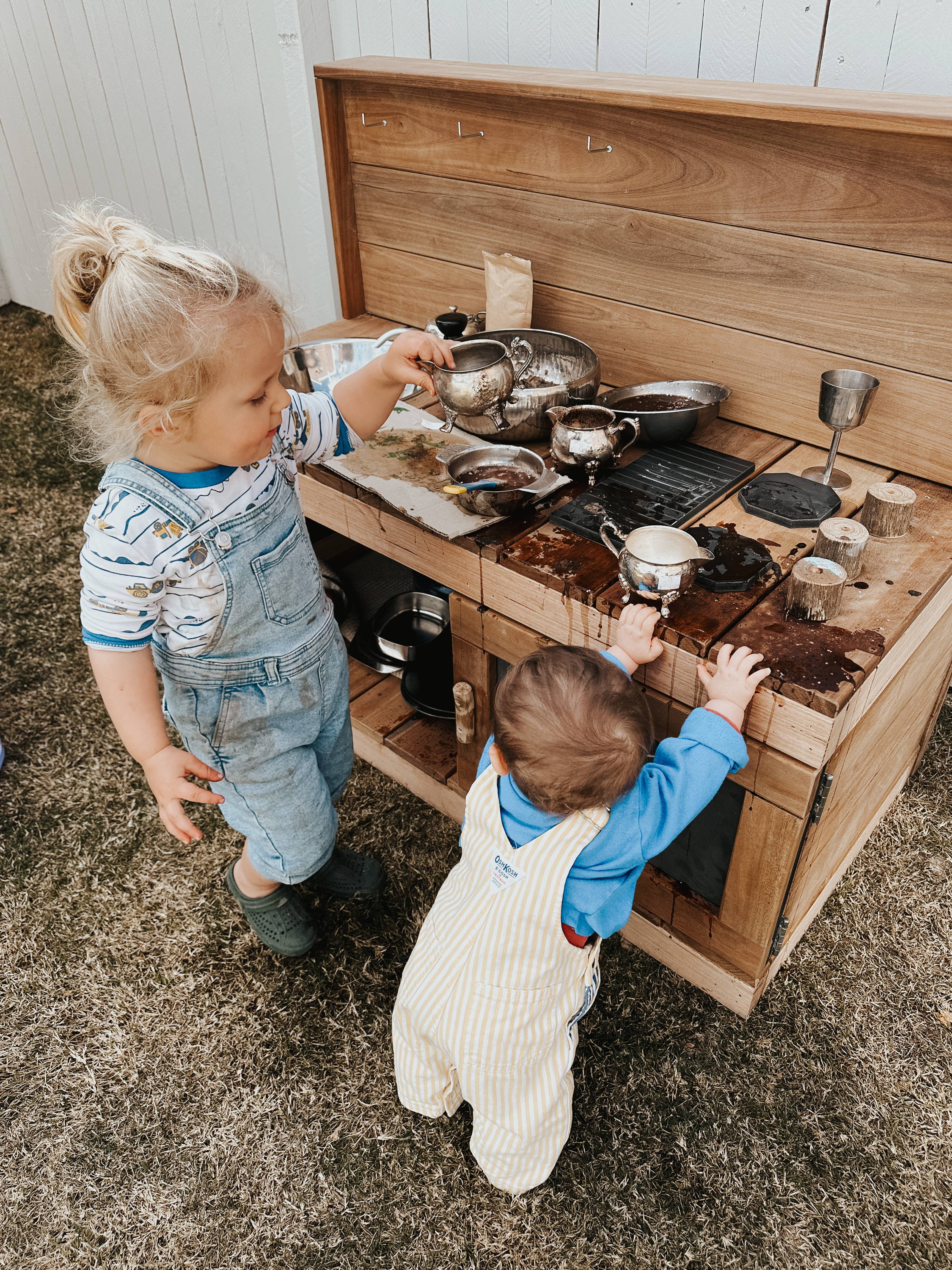 Kids playing with potions on a mud kitchen