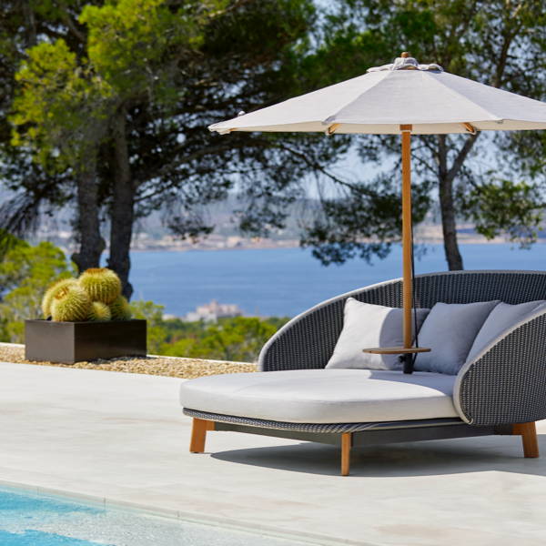 A daybed that is is available in Weave , which makes Peacock ideal for outdoor use in any climate as it is temperature and UV-resistant.