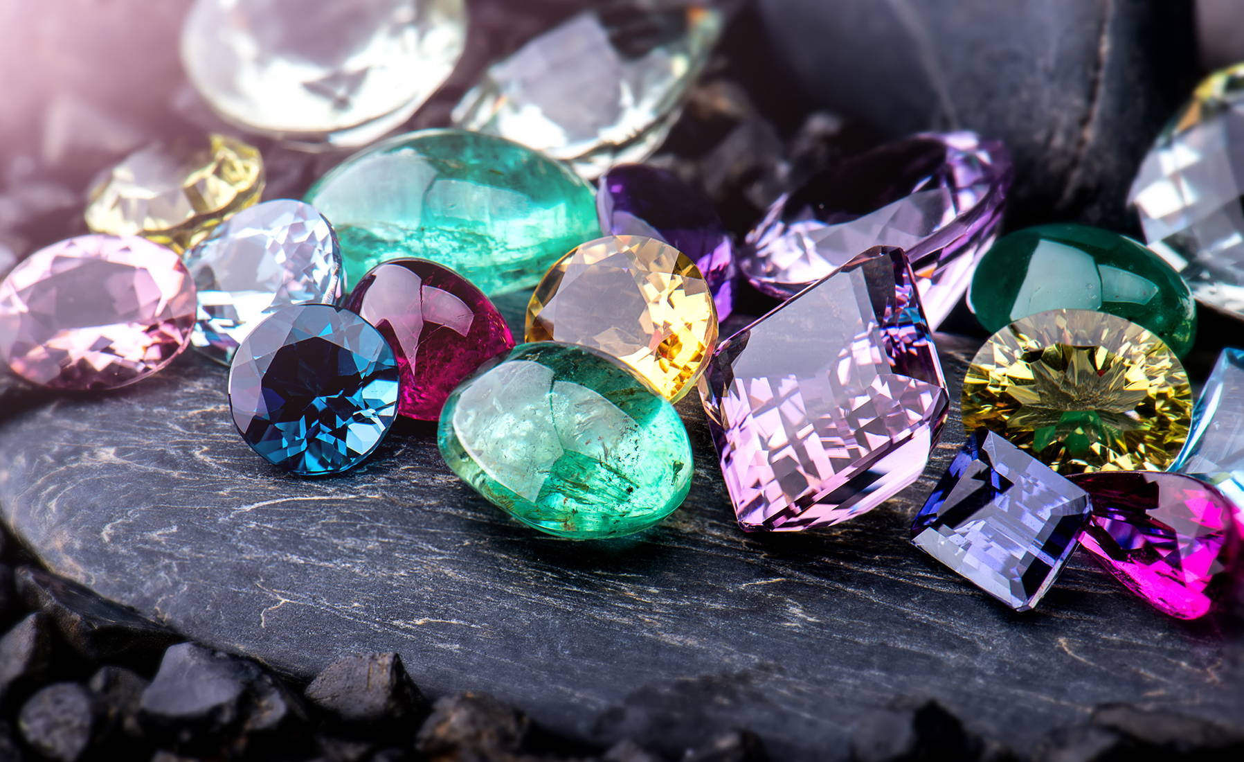 The Complete Buyers Guide To Birthstone Jewelry & Birthstone Gifts