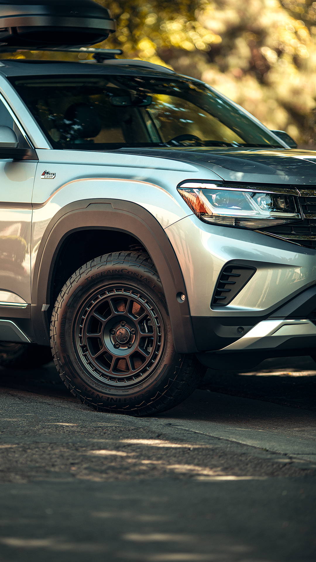 Volkswagen Atlas front quarter fitted with a black fifteen52 wheel