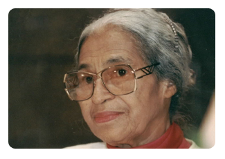 La militante américaine Rosa Parks porte des lunettes géométriques