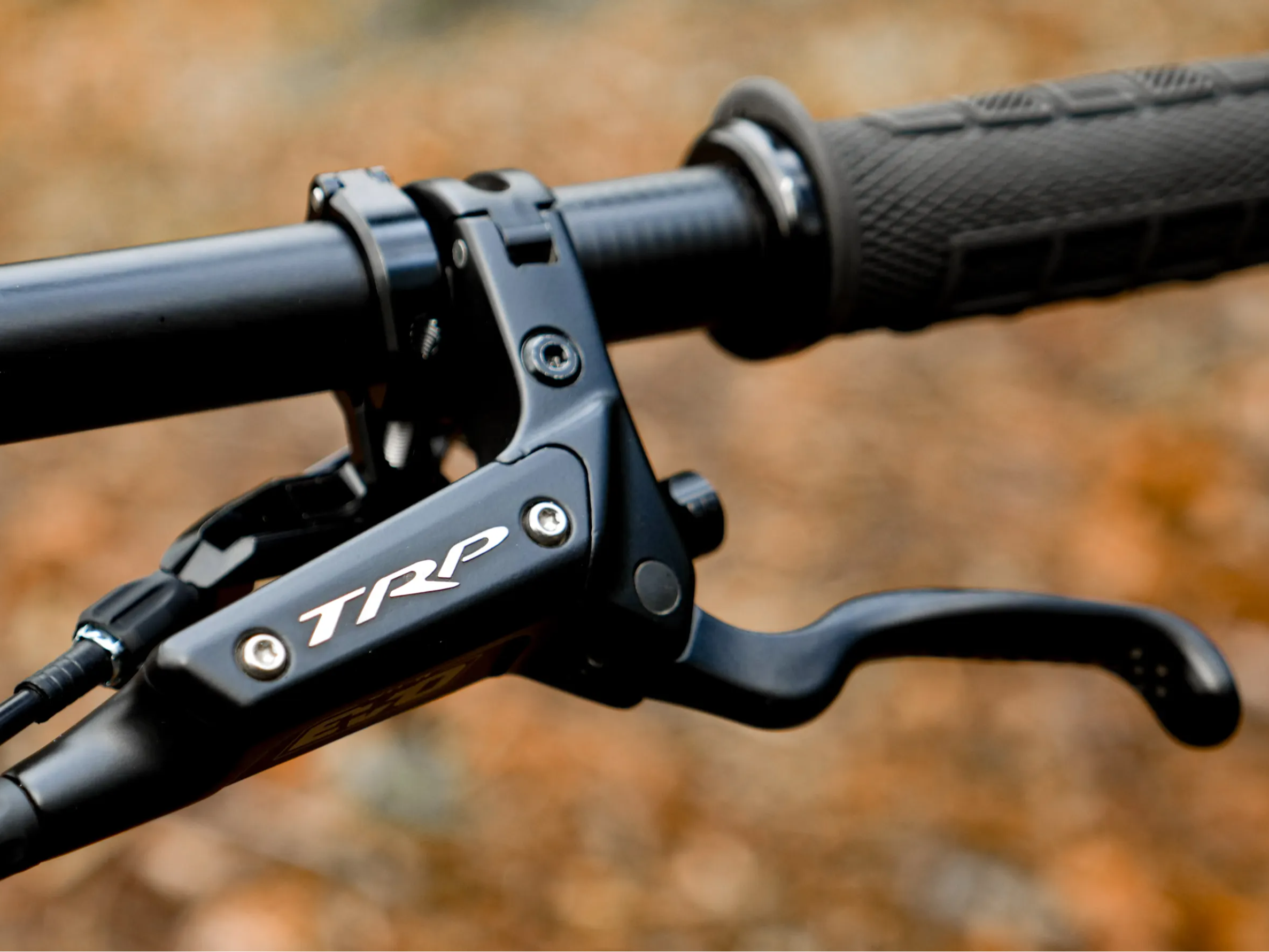 trp dh-r evo mountain bike brakes on oneup components carbon handlebars